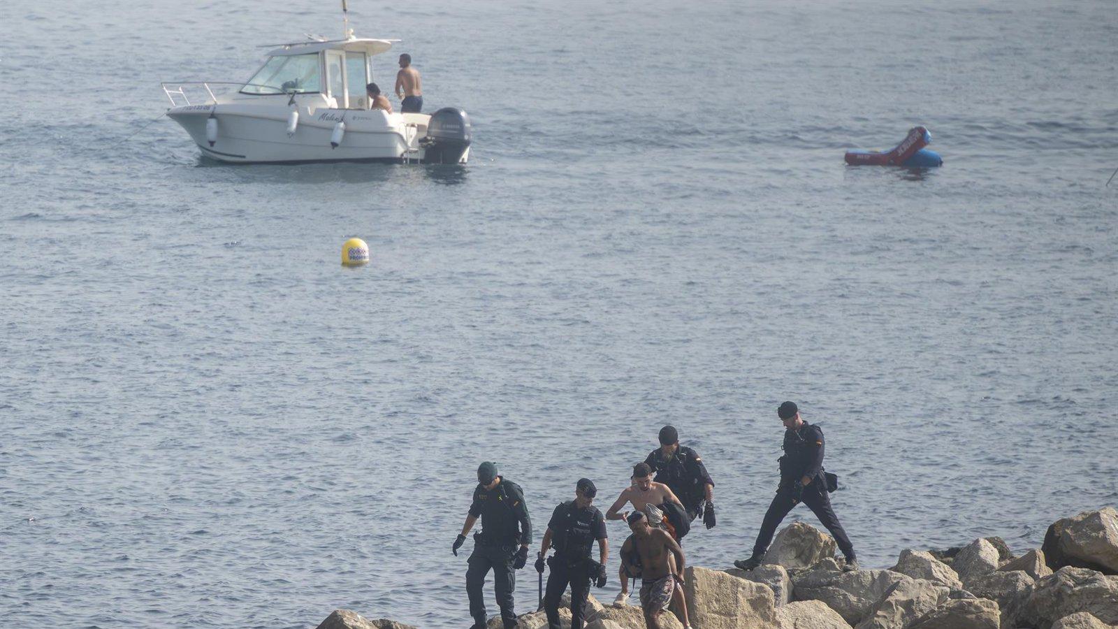 Barreras de contención en El Tarajal ya operativas en Ceuta