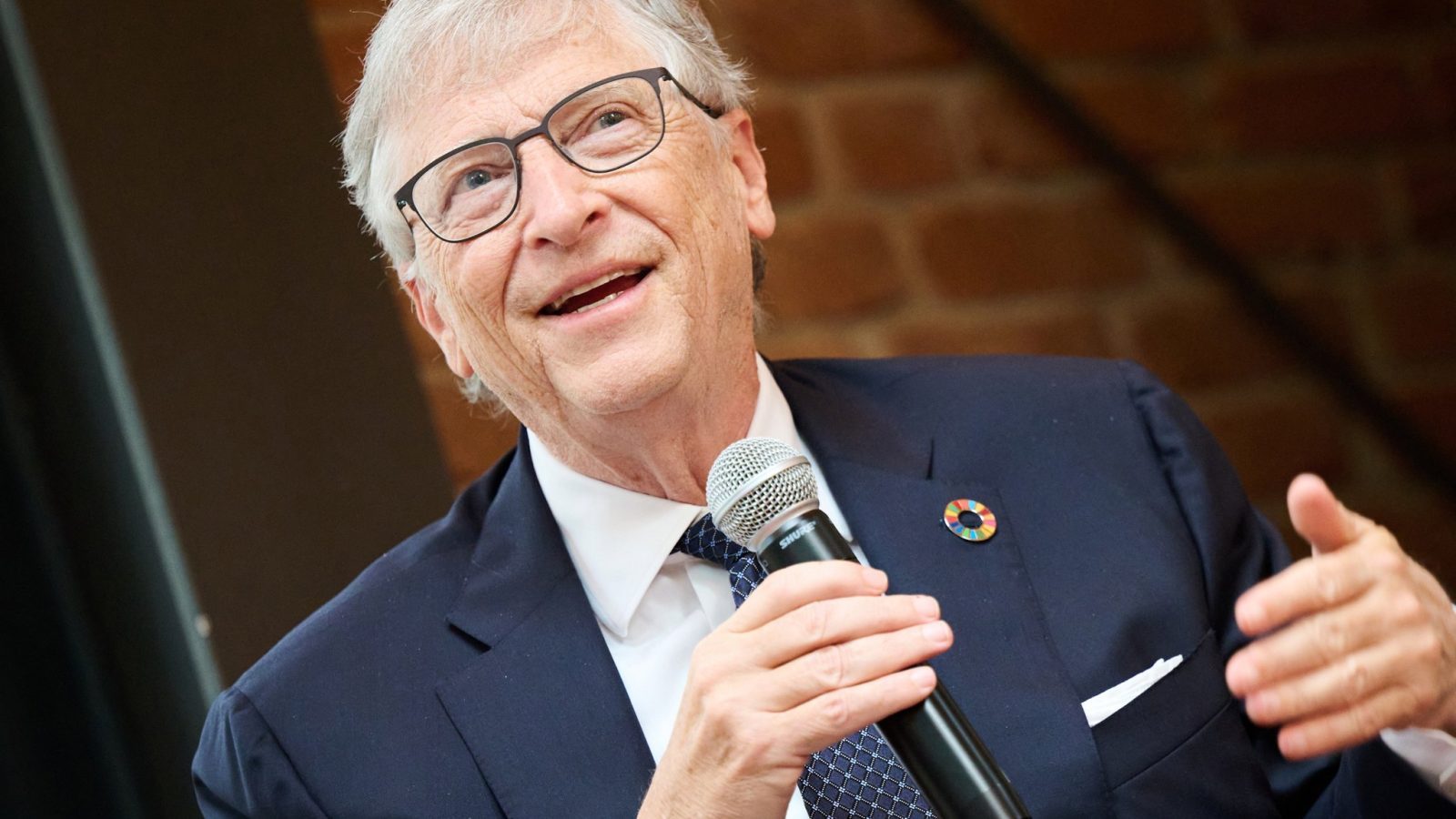 Bill Gates propone reservar los empleos solo para humanos Bill Gates propone reservar los empleos solo para humanos