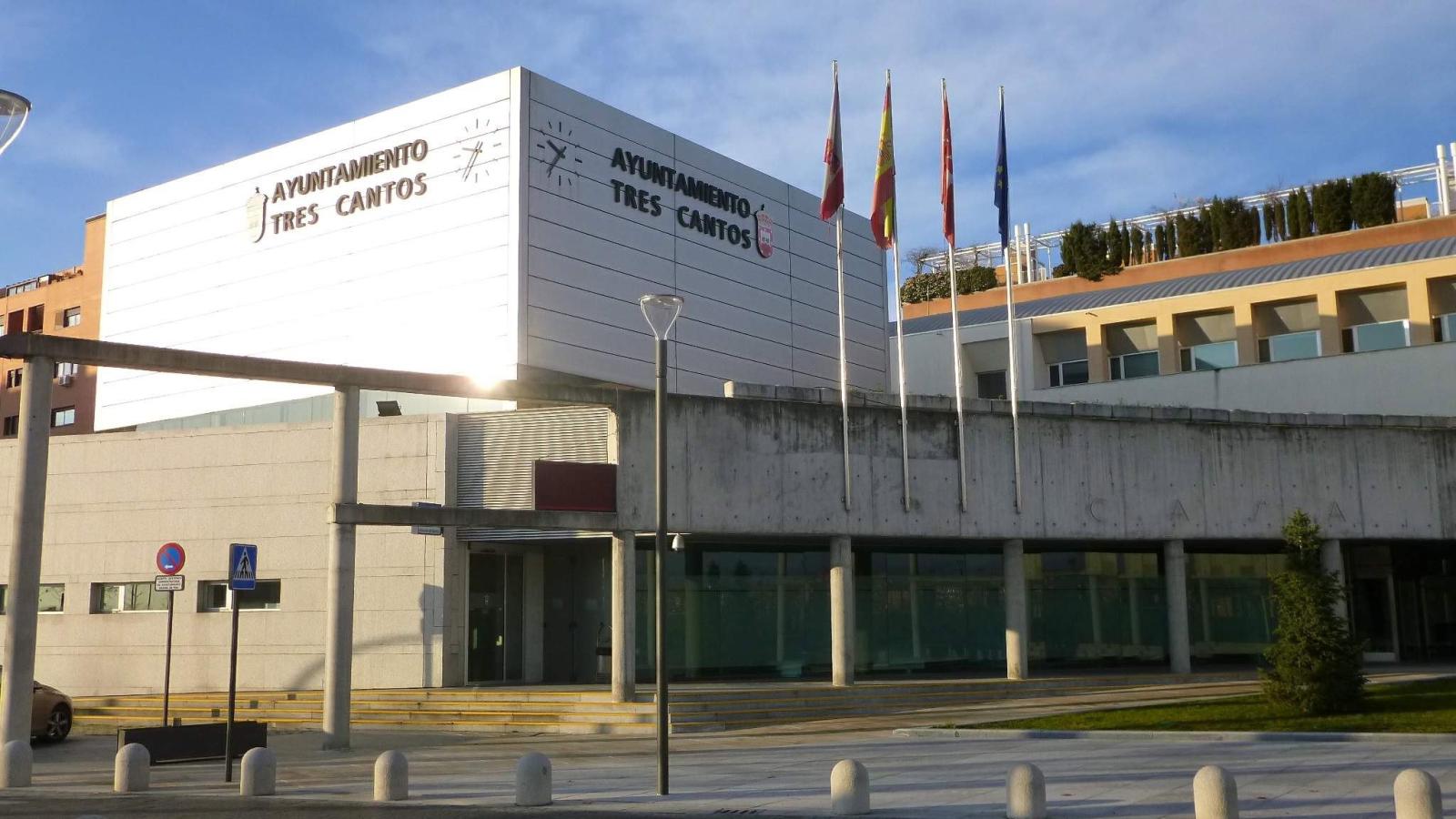 El Ayuntamiento de Tres Cantos moderniza fuentes y estanques durante el verano El Ayuntamiento de Tres Cantos moderniza fuentes y estanques durante el verano