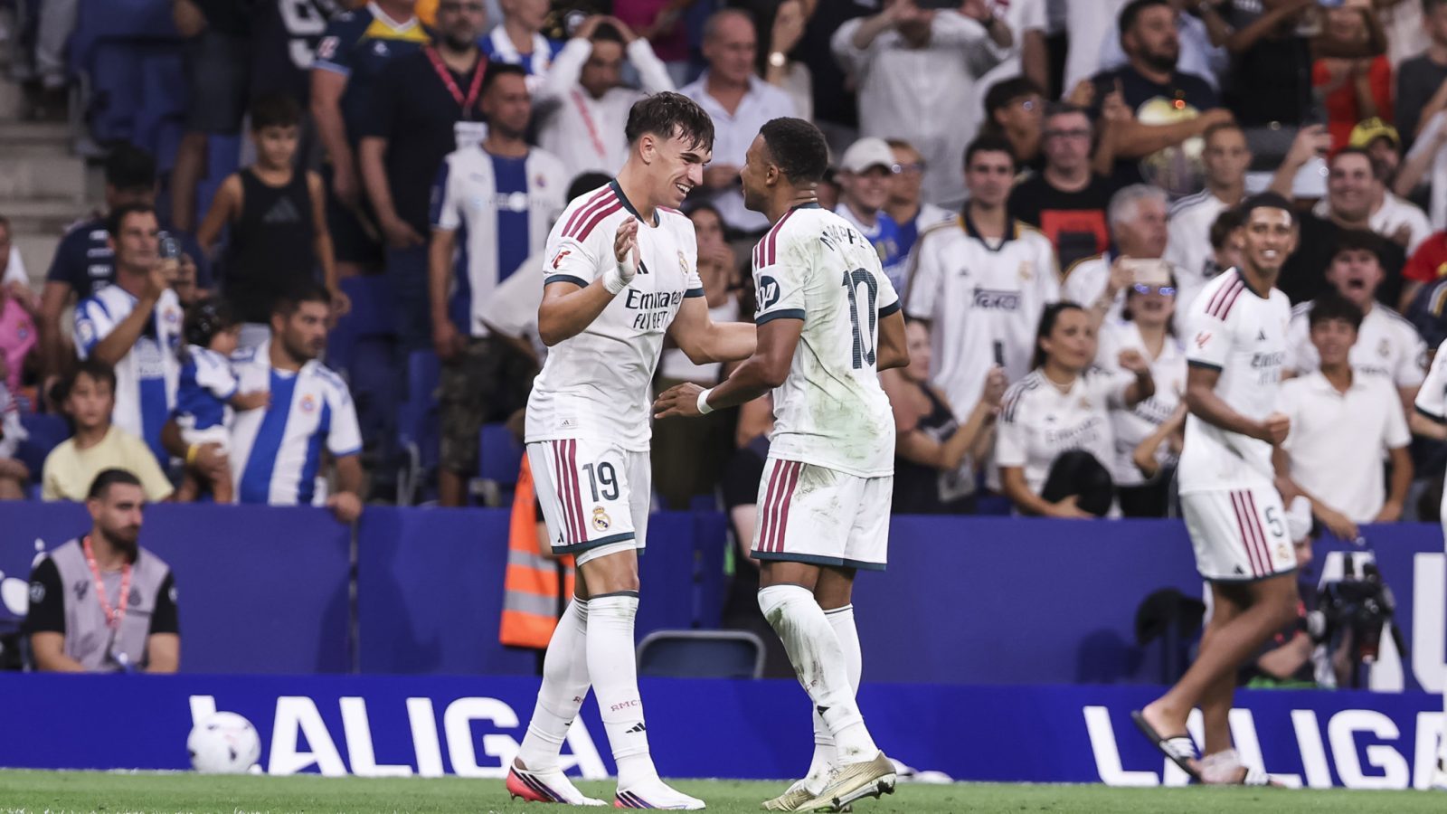 Carlos Espí, presentado tras dar la victoria al Real Madrid Carlos Espí, presentado tras dar la victoria al Real Madrid