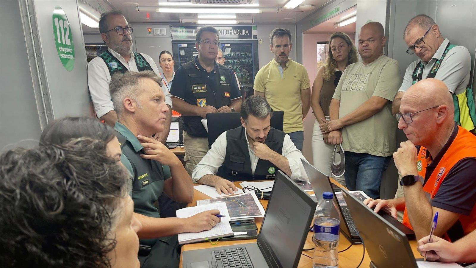 Casas de Millán y Grimaldo permanecen confinadas ante el fuego Casas de Millán y Grimaldo permanecen confinadas ante el fuego
