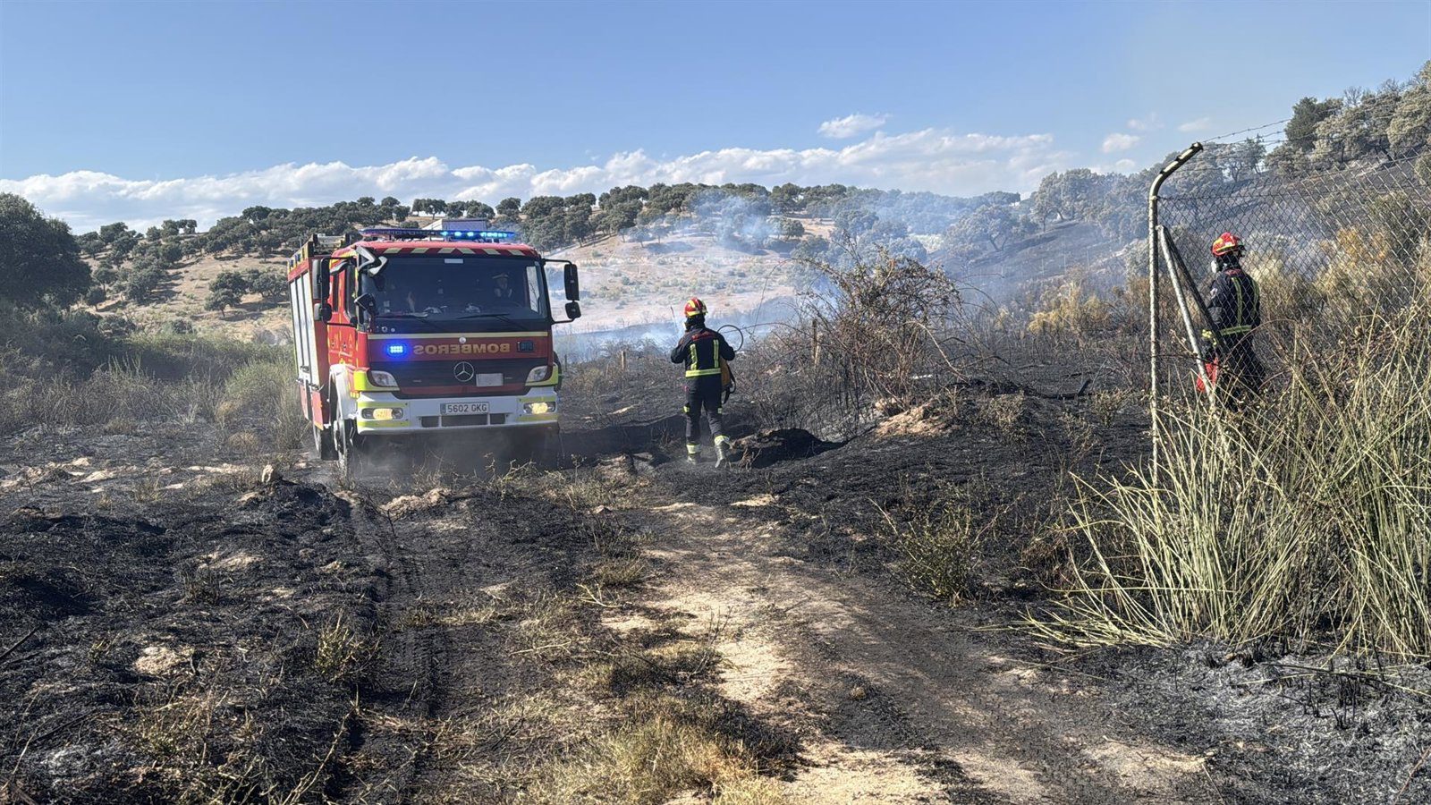 Los Bomberos controlan un incendio forestal sin daños en Villamantilla Los Bomberos controlan un incendio forestal sin daños en Villamantilla