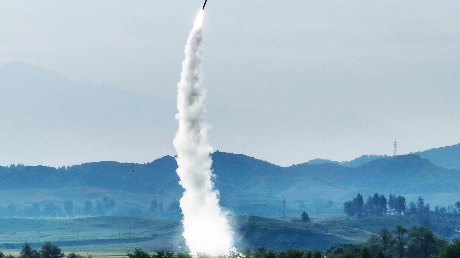Corea del Norte lanza más de una decena de misiles hacia el mar de Japón