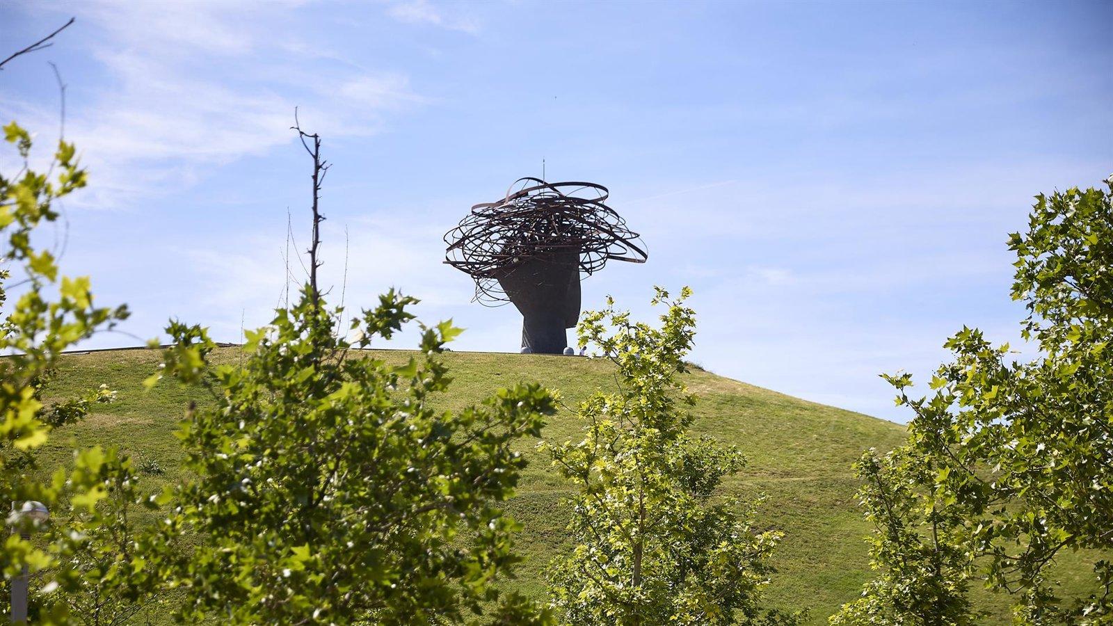 La Dama del Manzanares: un hito artístico de 13 metros en el sur La Dama del Manzanares: un hito artístico de 13 metros en el sur