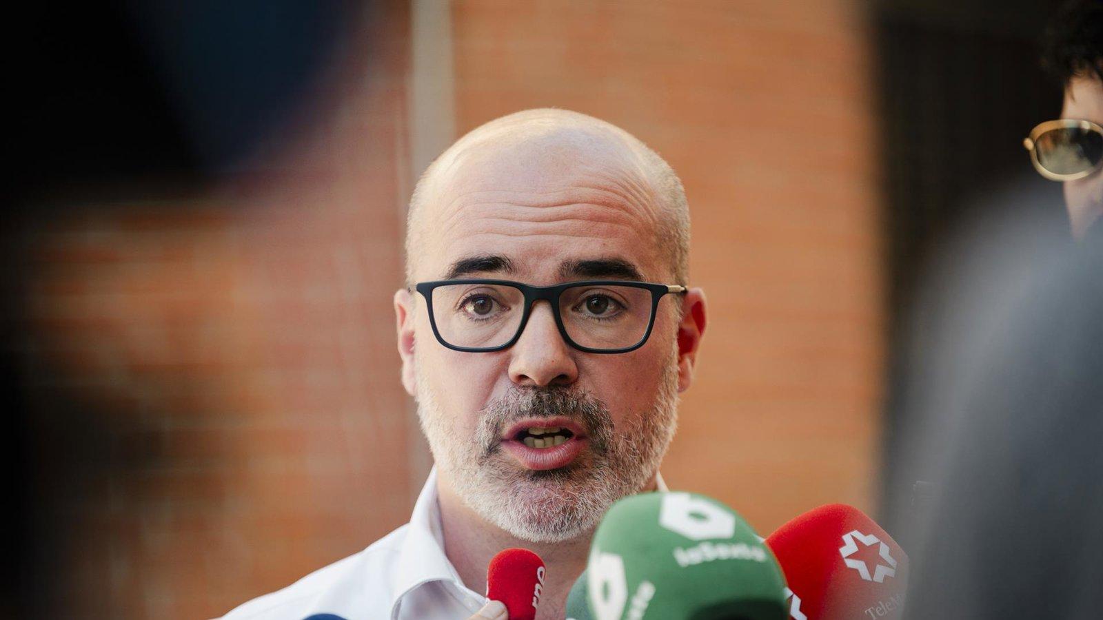 Francisco Martín critica a Ayuso por el ático y los "pelotazos" Francisco Martín critica a Ayuso por el ático y los "pelotazos"