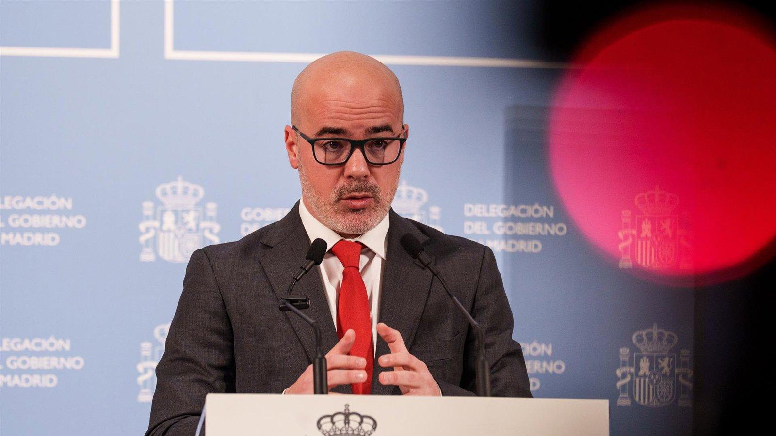 Martín acusa a Ayuso de hacer de la inmigración un "estandarte" político