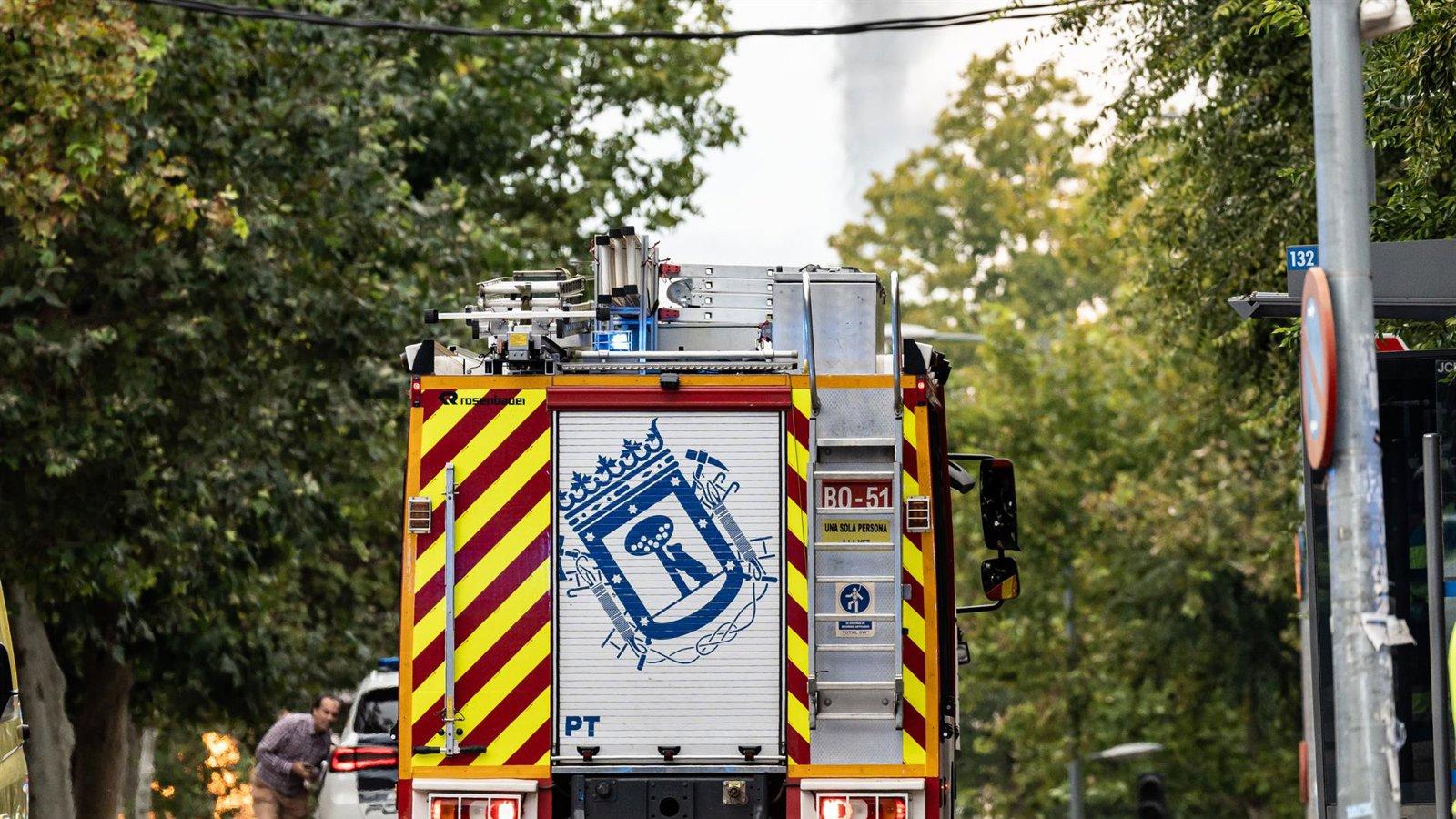 Evacúan La Vaguada tras un incendio en contenedores de carga