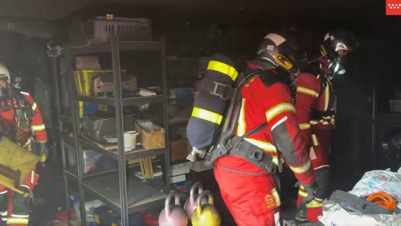 Extinguido sin heridos un incendio en un garaje de una vivienda unifamiliar de Pozuelo de Alarcón Extinguido sin heridos un incendio en un garaje de una vivienda unifamiliar de Pozuelo de Alarcón