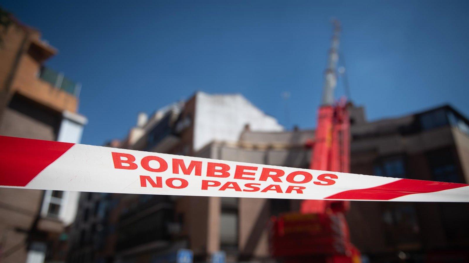 Bomberos controlan el fuego en un garaje subterráneo de Alcobendas Bomberos controlan el fuego en un garaje subterráneo de Alcobendas