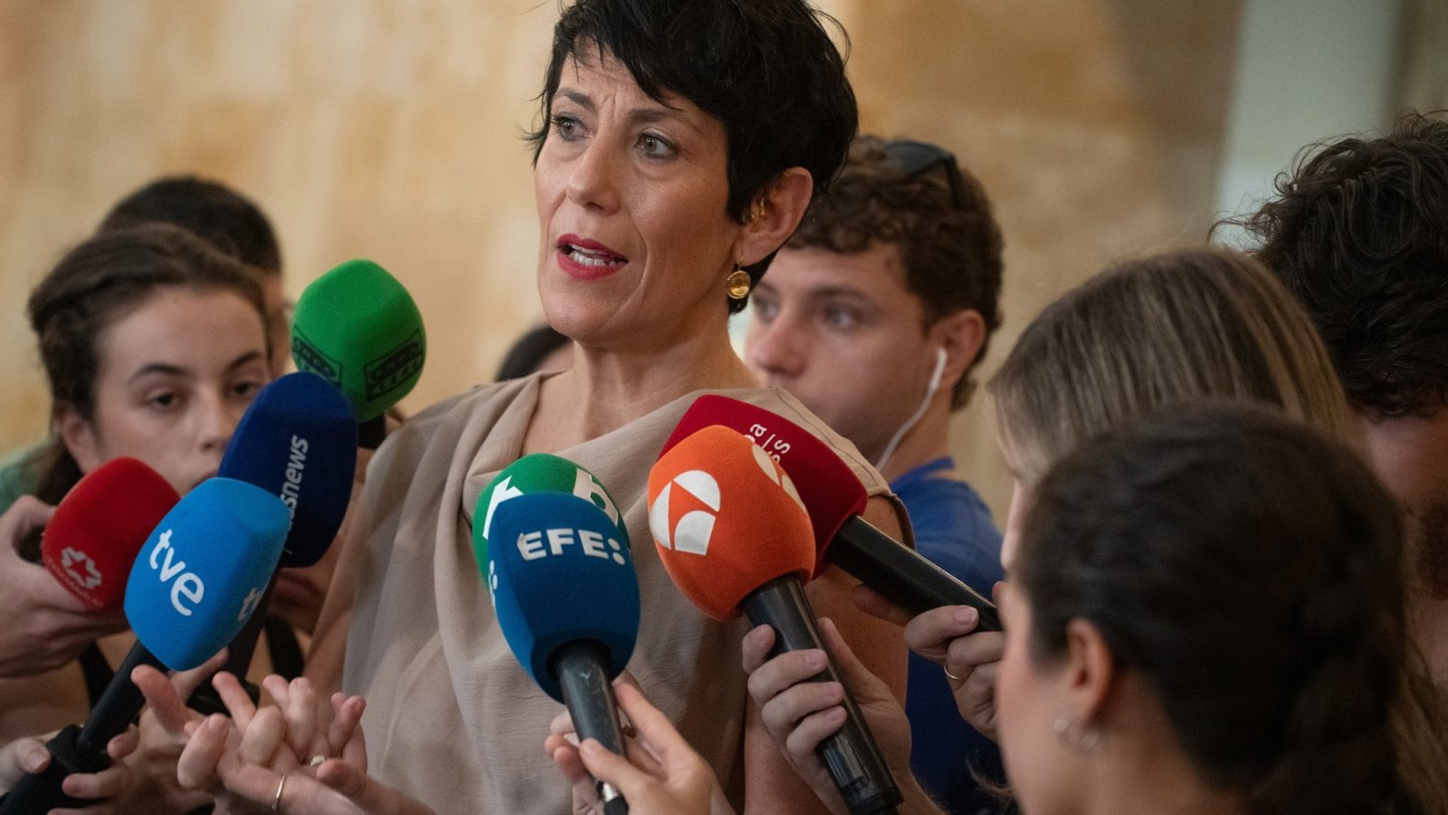 El Gobierno acusa a Feijóo de extender el miedo en Ceuta