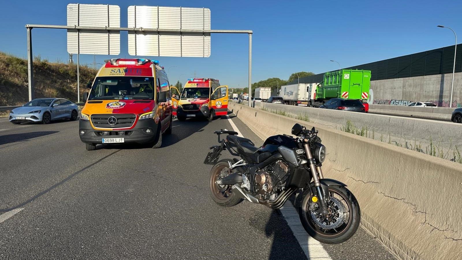 Motorista salvado de una parada cardíaca tras su atropello en la M-40 Motorista salvado de una parada cardíaca tras su atropello en la M-40