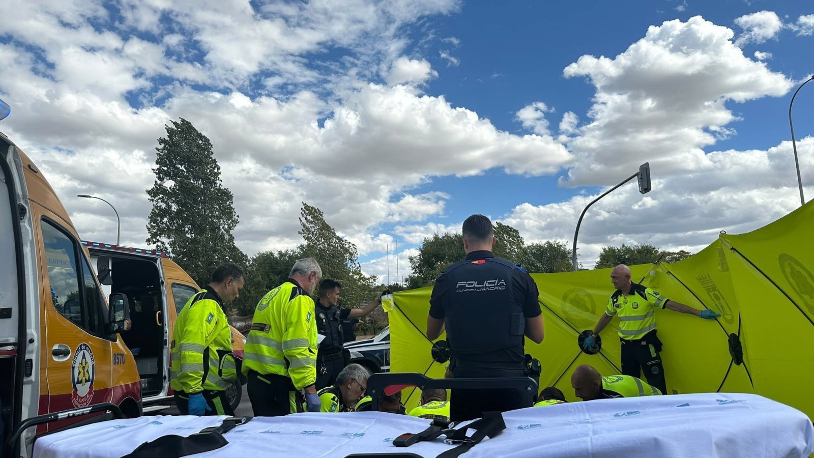 Un motorista resulta herido grave tras chocar con un taxi en Moratalaz Un motorista resulta herido grave tras chocar con un taxi en Moratalaz