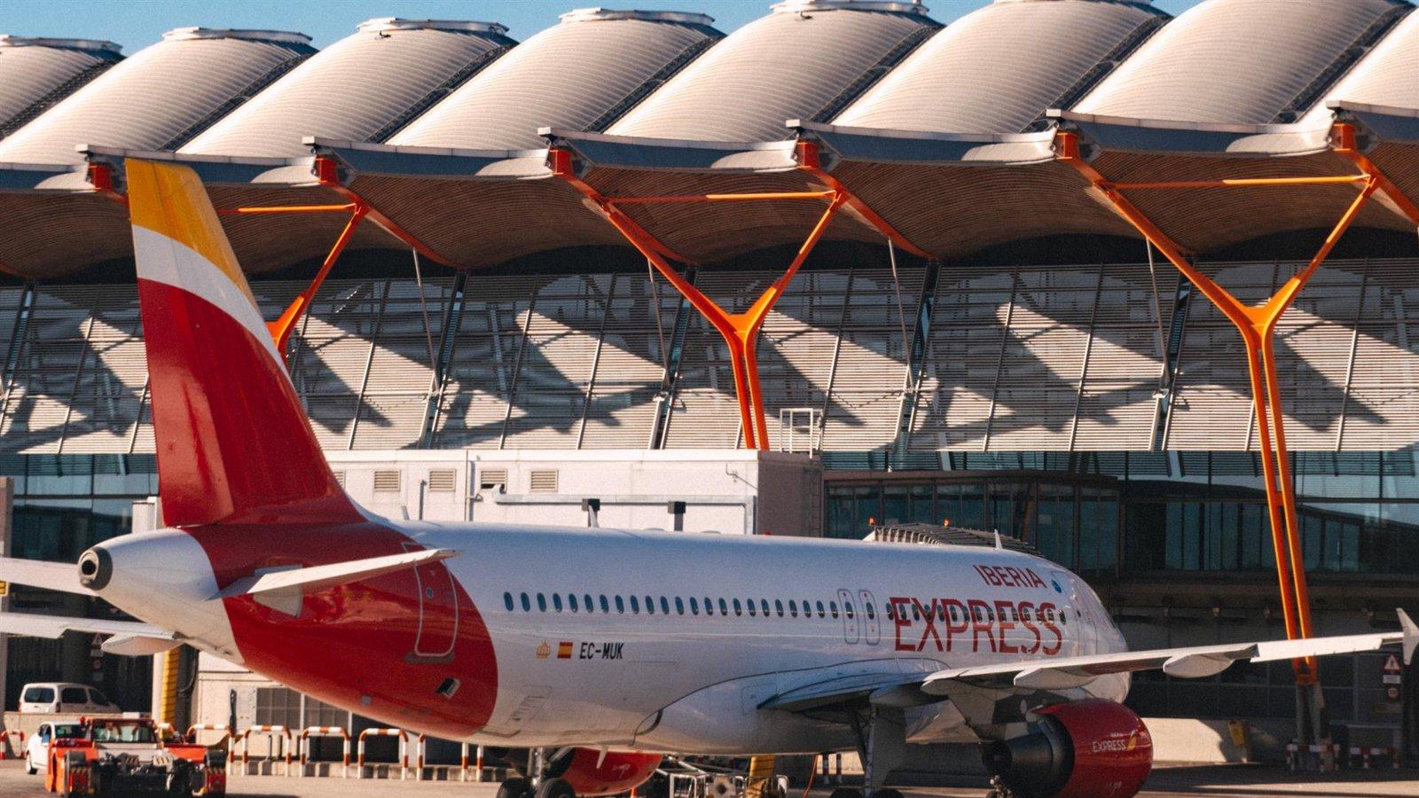 Iberia permite cambiar billetes o reembolsos por los incendios en Madrid Iberia permite cambiar billetes o reembolsos por los incendios en Madrid