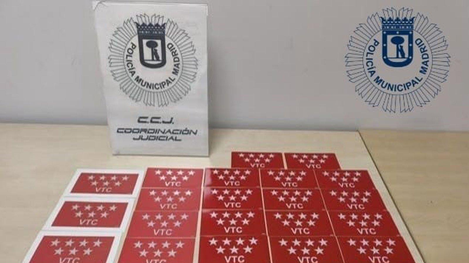 La Policía Municipal se incauta de 26 distintivos de VTC falsos en Ciudad Lineal