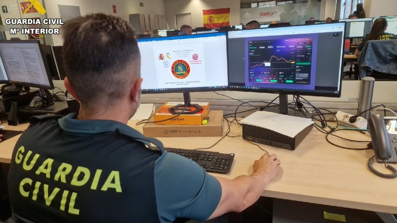 La Guardia Civil pone a disposición judicial a tres personas por estafar 60.000 euros a una vecina de Murcia con una plataforma falsa de criptomonedas La Guardia Civil pone a disposición judicial a tres personas por estafar 60.000 euros a una vecina de Murcia con una plataforma falsa de criptomonedas