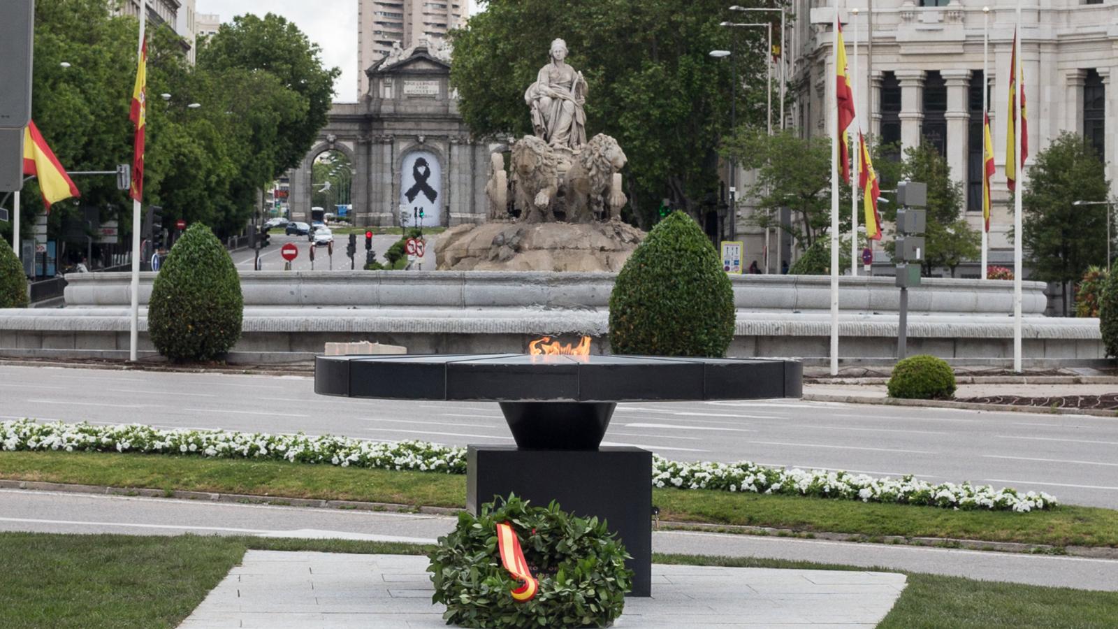 El pebetero de Cibeles que homenajea a las víctimas del Covid El pebetero de Cibeles que homenajea a las víctimas del Covid