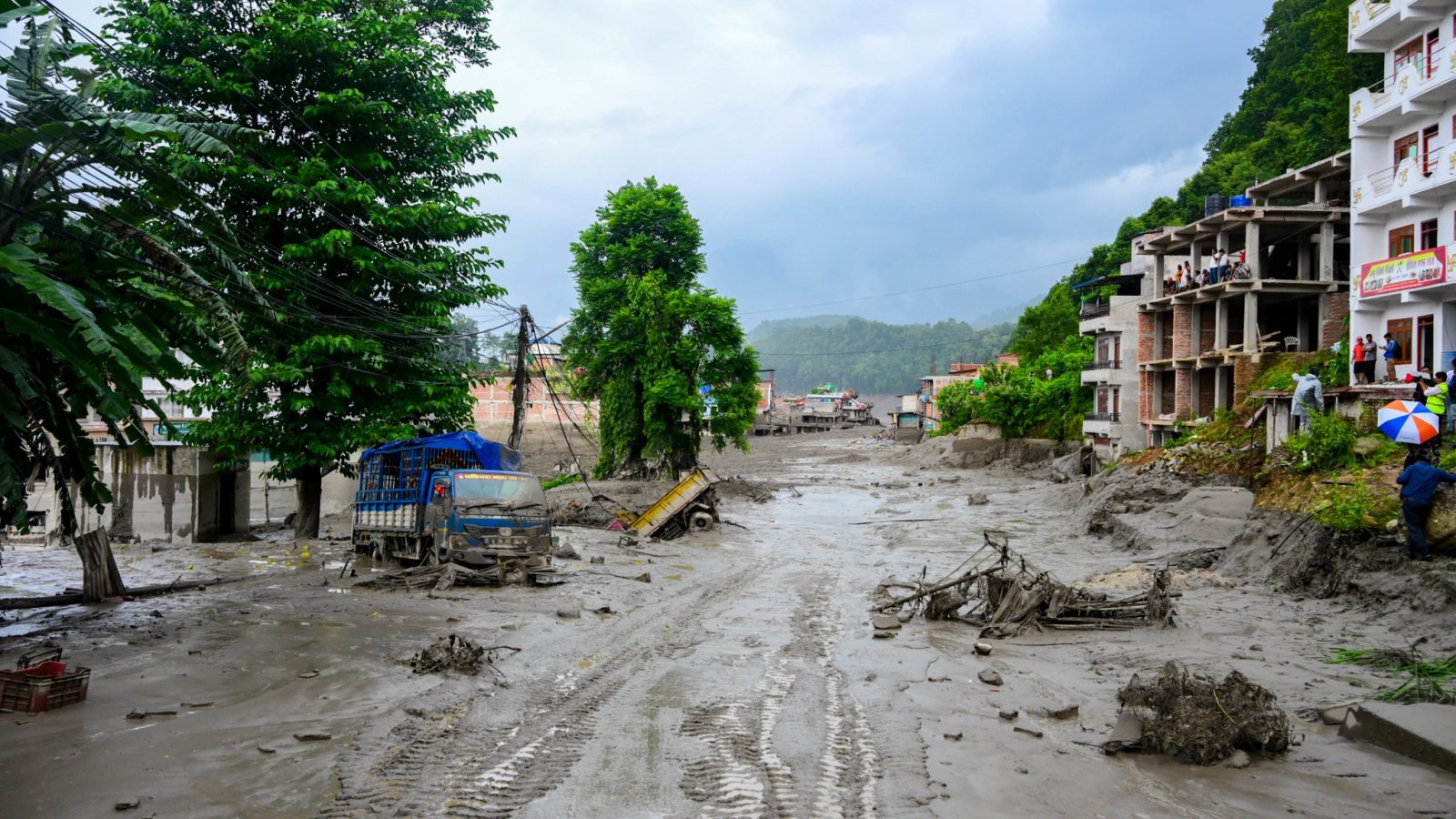 Nepal contacta con un segundo español desaparecido tras la riada Nepal contacta con un segundo español desaparecido tras la riada