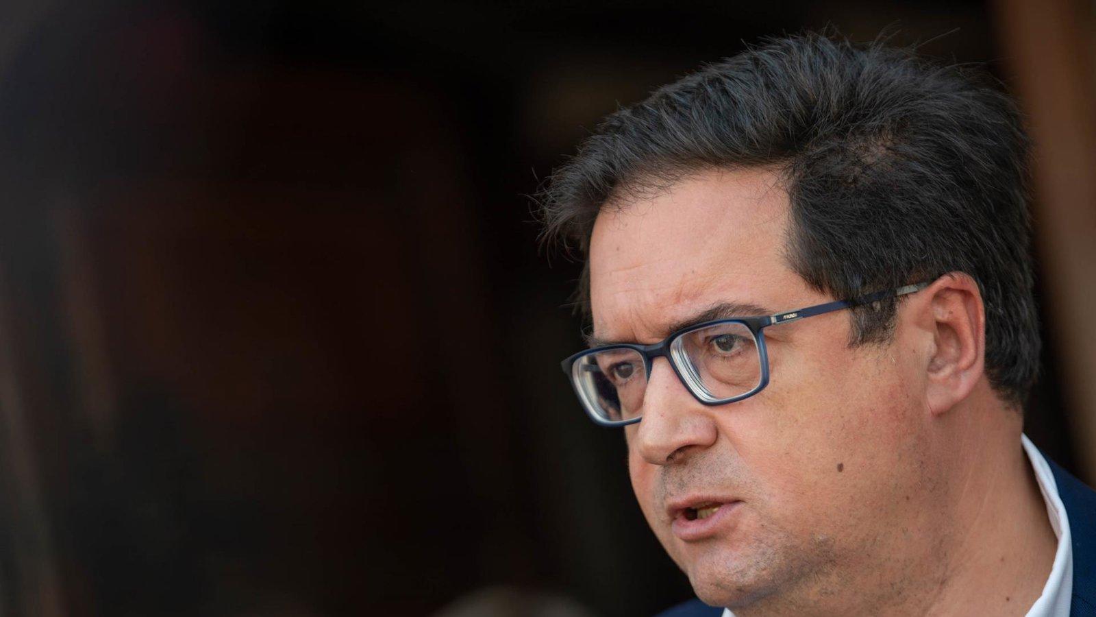 López acusa a Ayuso de mentir sobre la compra del ático en Chamberí