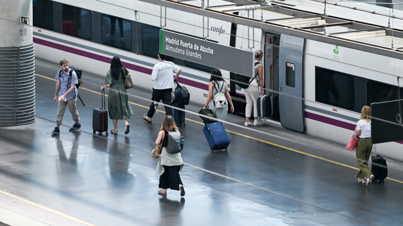 Renfe ofrece 1,1 millones de plazas para el retorno de vacaciones Renfe ofrece 1,1 millones de plazas para el retorno de vacaciones