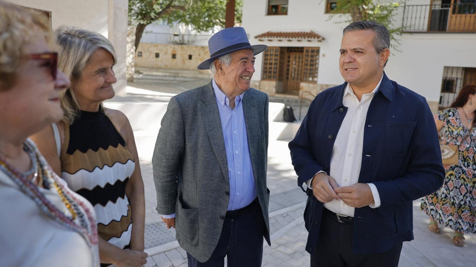 Olmeda de las Fuentes convierte su Plaza de la Villa en espacio peatonal Olmeda de las Fuentes convierte su Plaza de la Villa en espacio peatonal