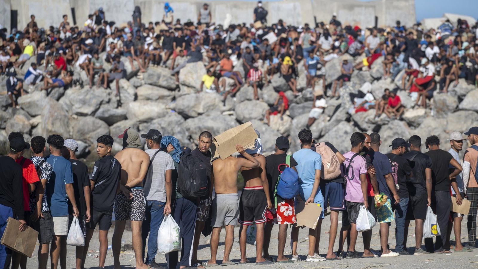 Saiz defiende los dispositivos temporales y no da cifra de los inmigrantes Saiz defiende los dispositivos temporales y no da cifra de los inmigrantes