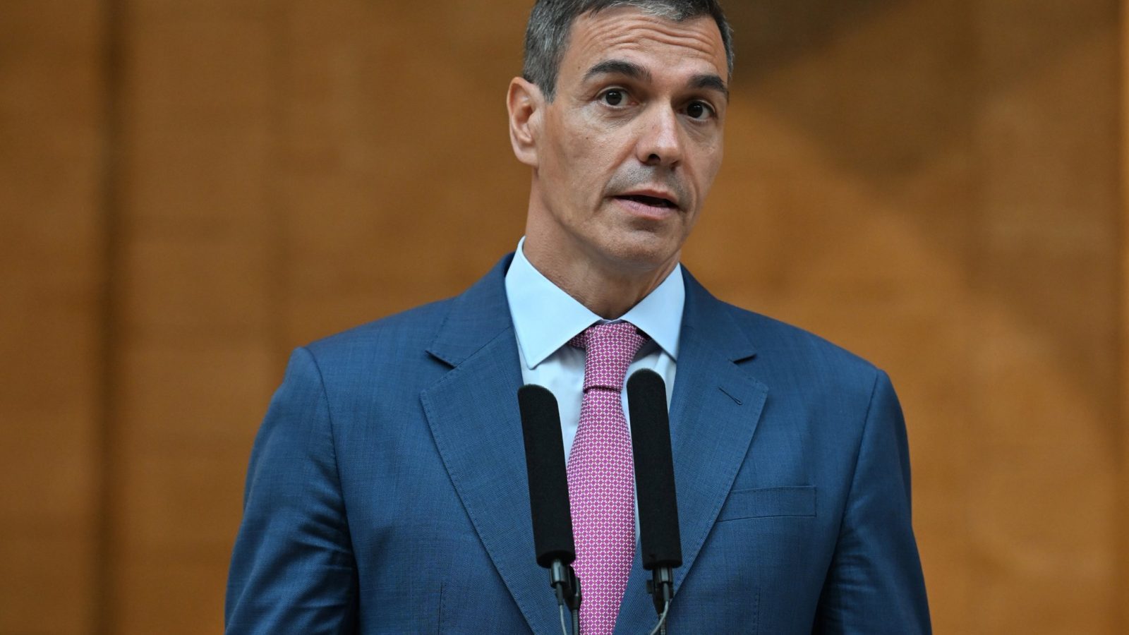 Sánchez denuncia la "impunidad" de Ayuso por la compra del ático Sánchez denuncia la "impunidad" de Ayuso por la compra del ático