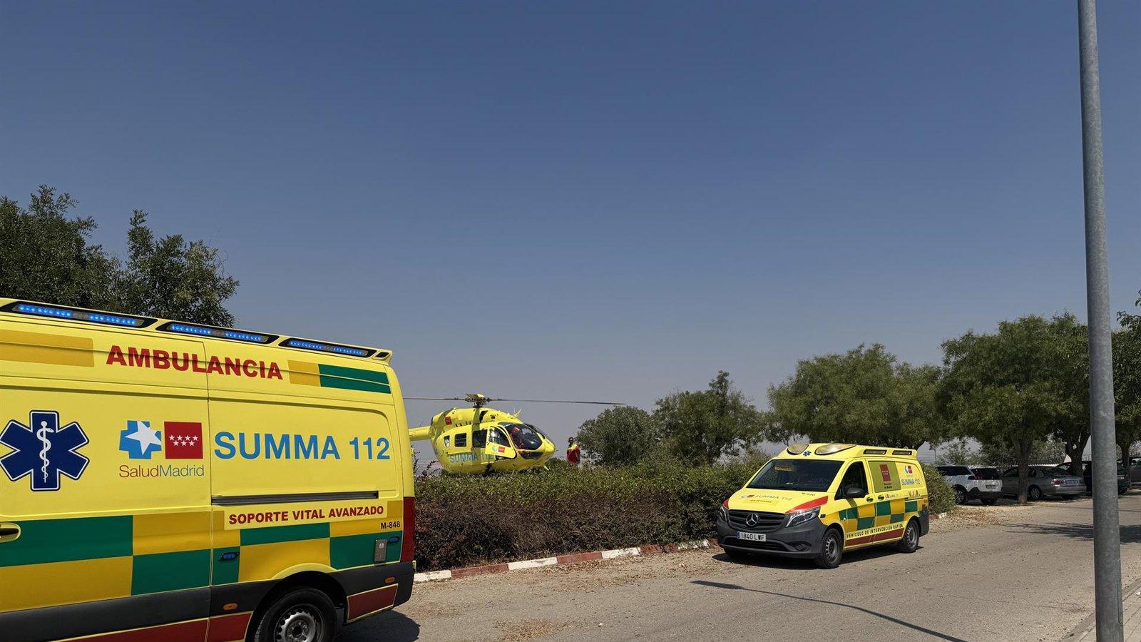 Trabajador cae de 8 metros mientras reparaba un tejado en Santos de la Humosa Trabajador cae de 8 metros mientras reparaba un tejado en Santos de la Humosa