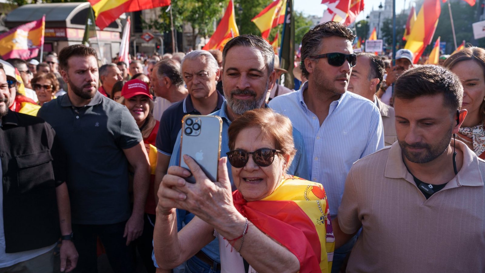 Abascal acusa al Gobierno de no querer devolver a los menores de Ceuta Abascal acusa al Gobierno de no querer devolver a los menores de Ceuta