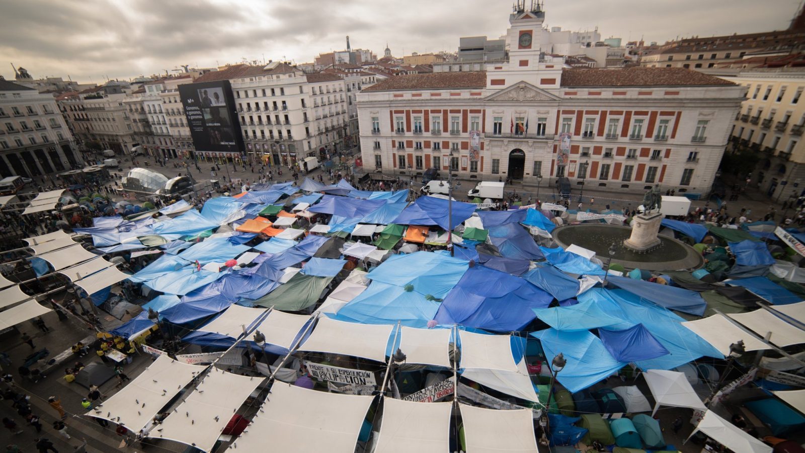 La acampada de Sol aplaza la exposición de Hispanidad La acampada de Sol aplaza la exposición de Hispanidad