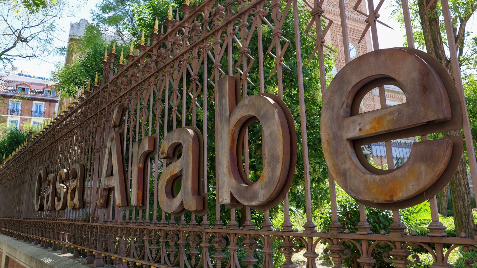 Almeida acusa a Albares de ocupar ilegalmente Casa Árabe Almeida acusa a Albares de ocupar ilegalmente Casa Árabe