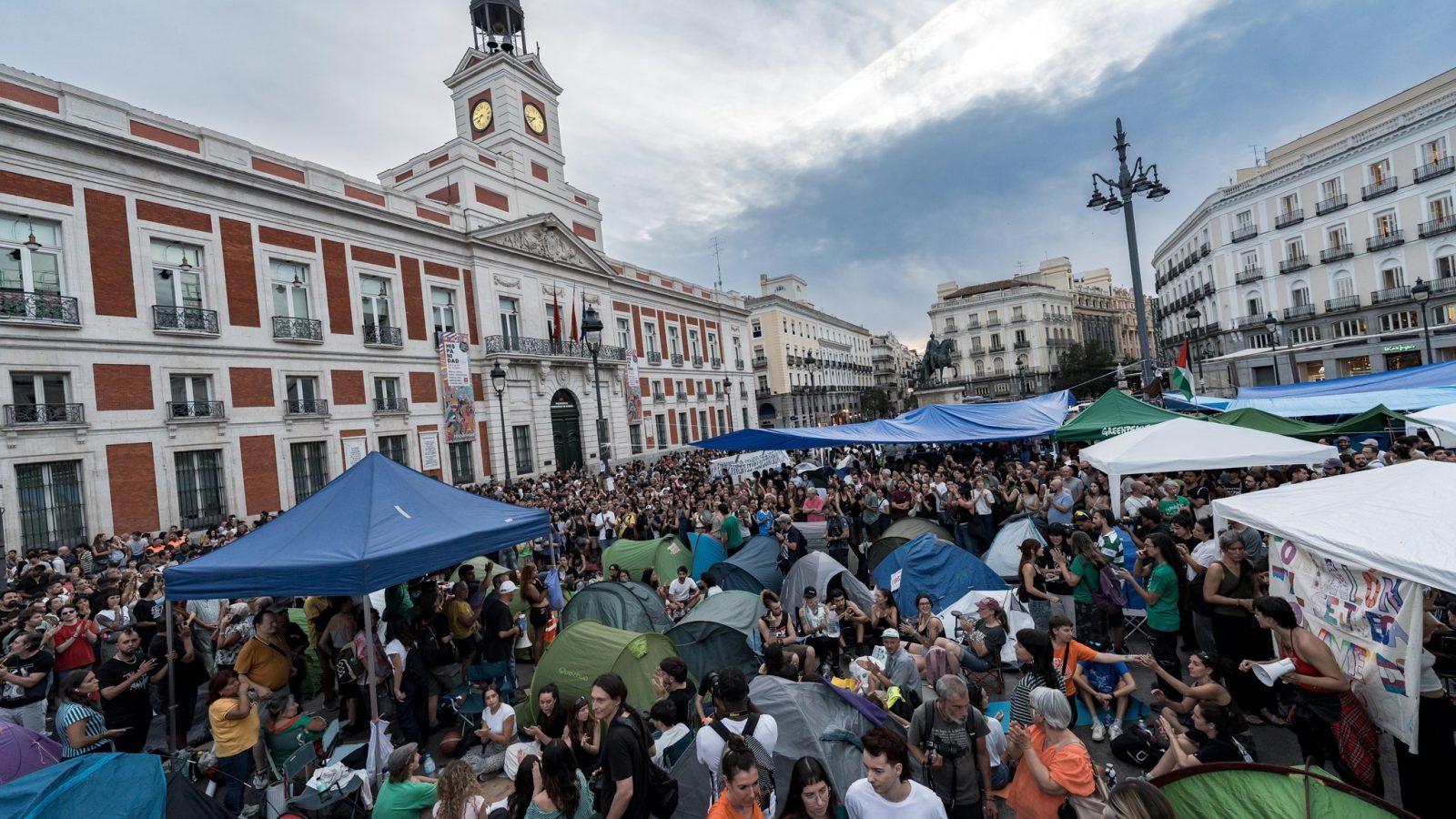 Almeida reúne a su gabinete para afrontar la acampada en la Puerta del Sol Almeida reúne a su gabinete para afrontar la acampada en la Puerta del Sol