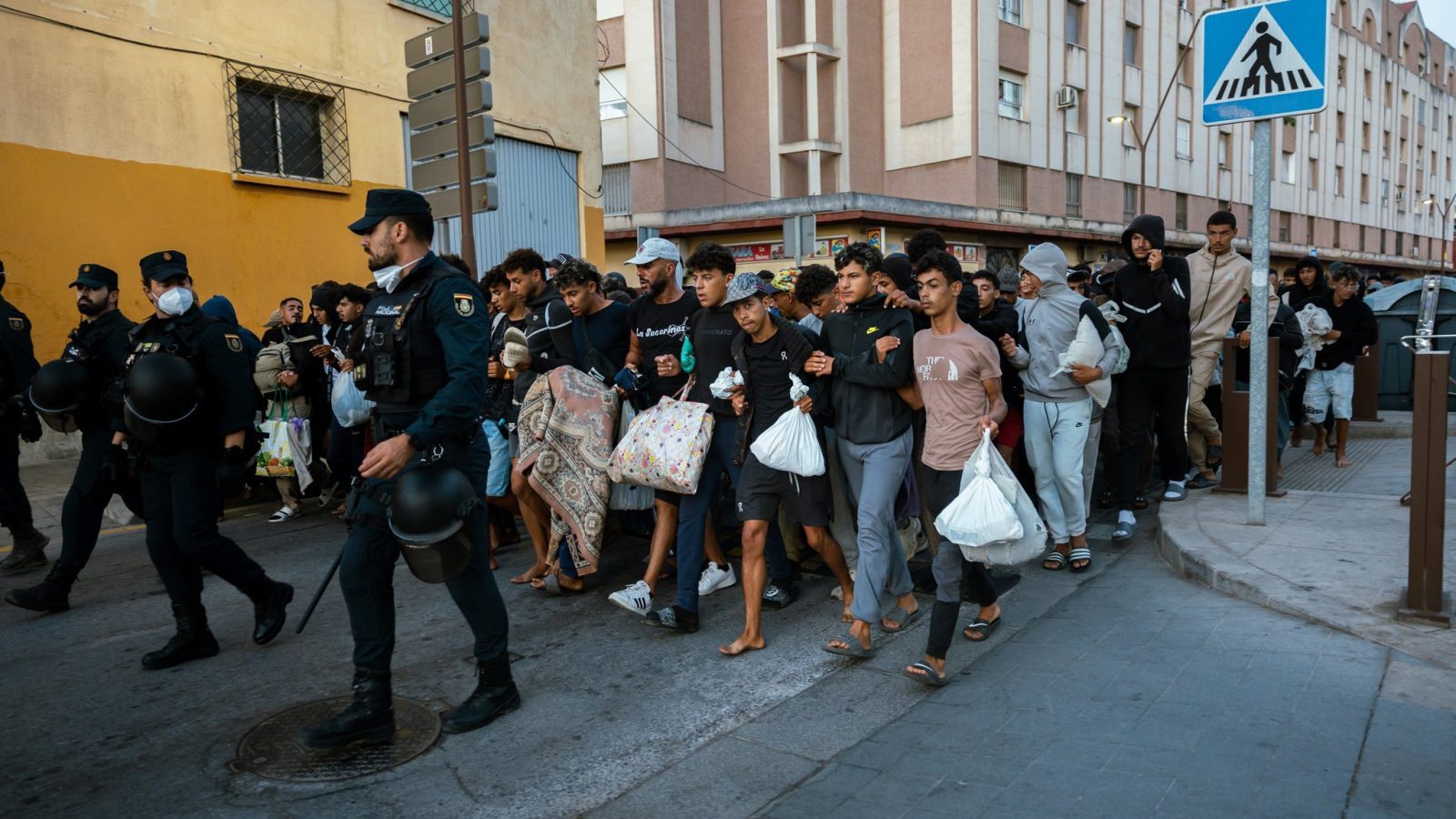 Un apuñalado grave y varios detenidos en una noche de incidentes en Ceuta Un apuñalado grave y varios detenidos en una noche de incidentes en Ceuta