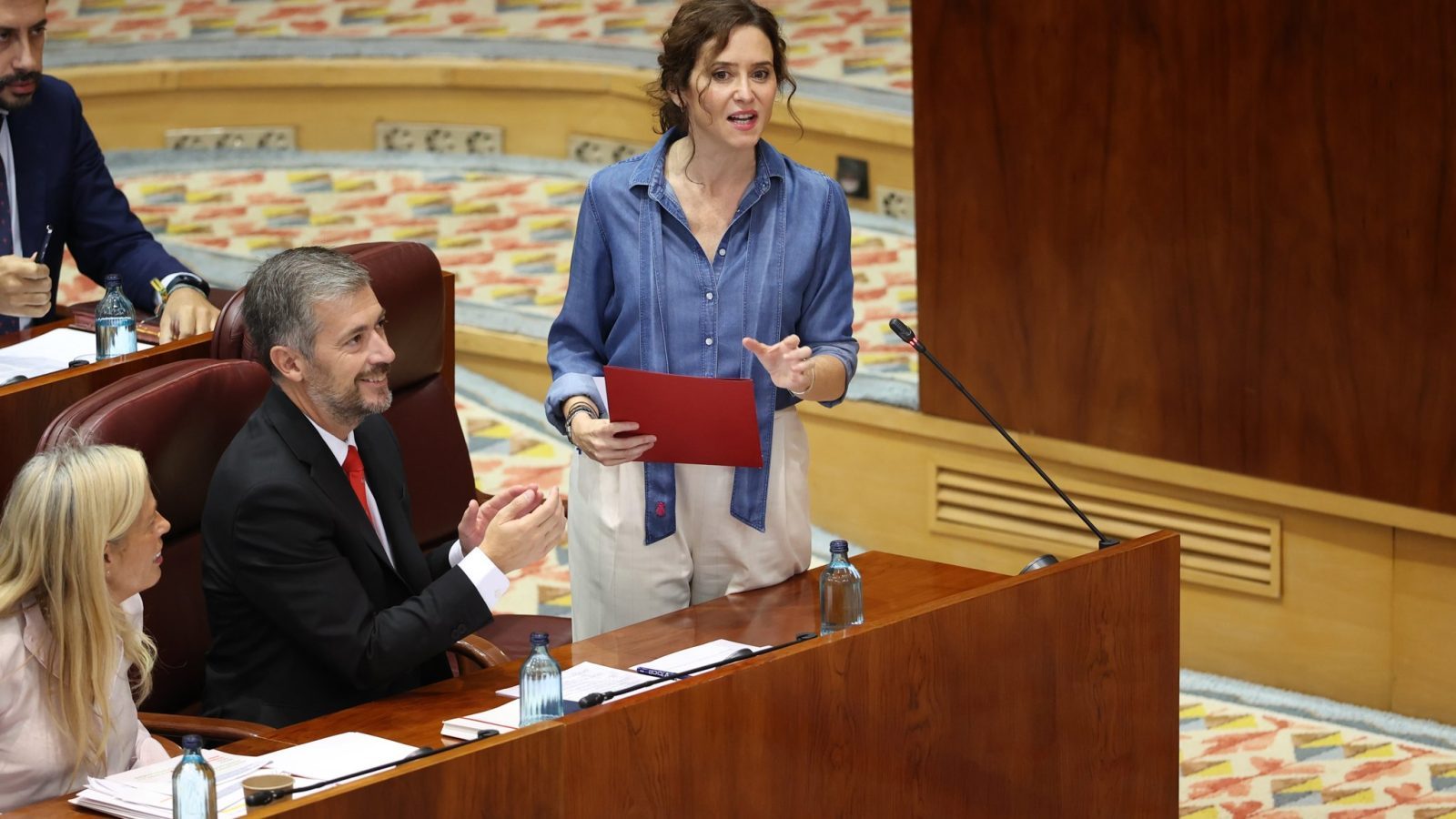 Ayuso denuncia que el decreto de centros de datos "genera incertidumbre" Ayuso denuncia que el decreto de centros de datos "genera incertidumbre"