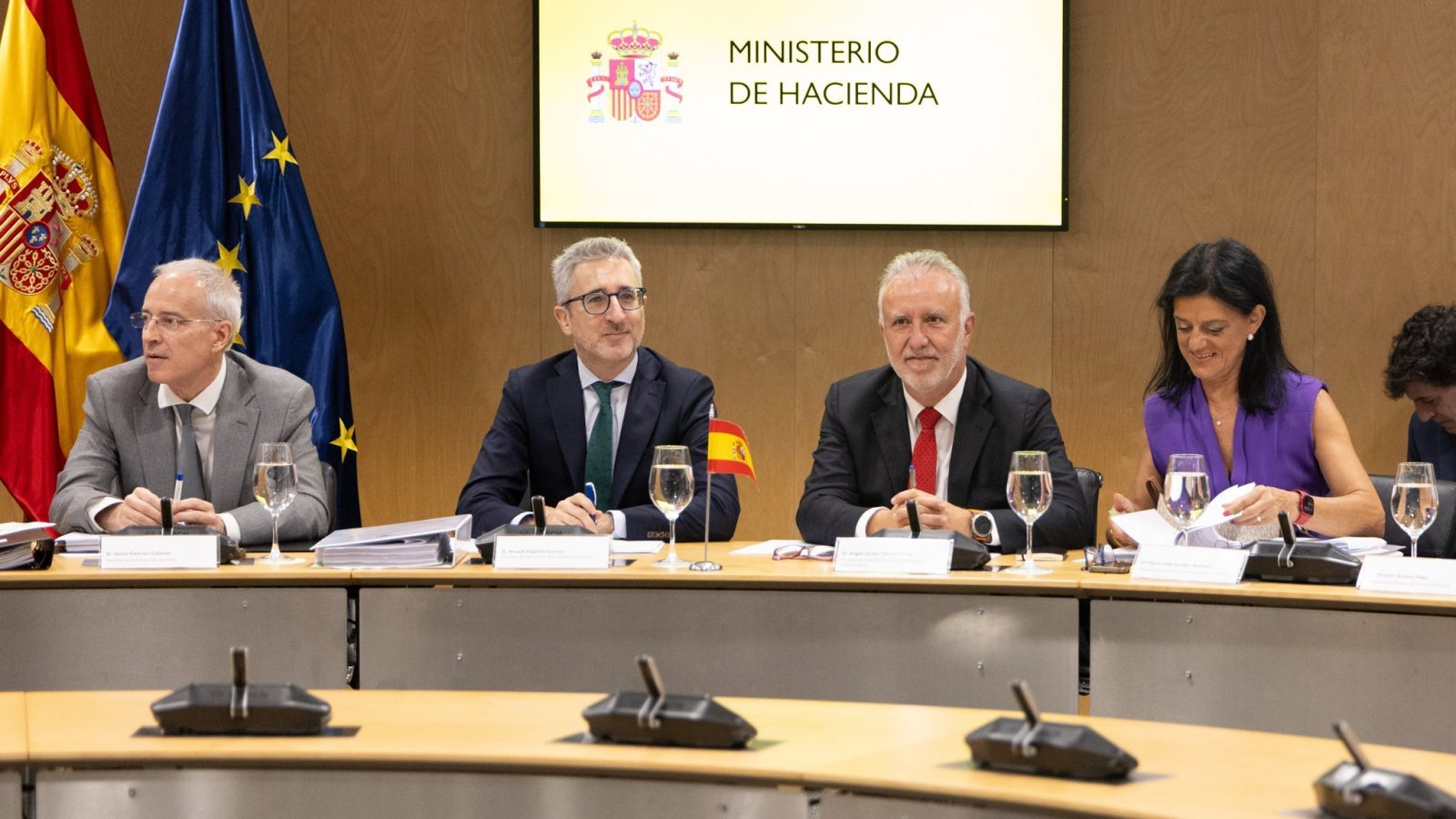 El Gobierno busca apoyos ante el rechazo a su plan de financiación El Gobierno busca apoyos ante el rechazo a su plan de financiación