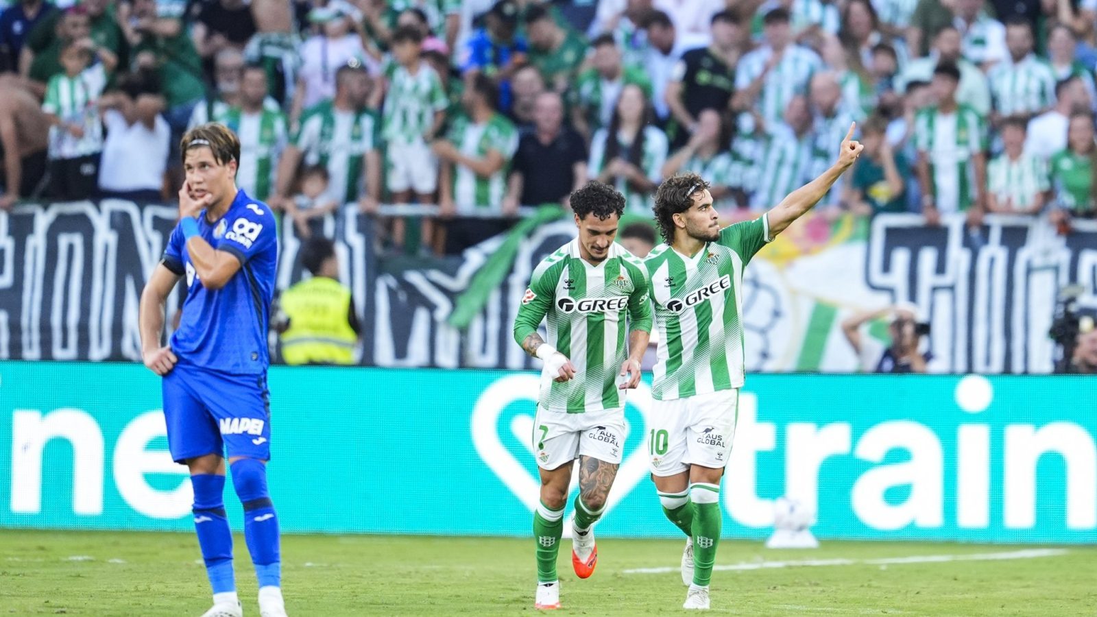 El Betis vence al Getafe en La Cartuja con gol de Abde
