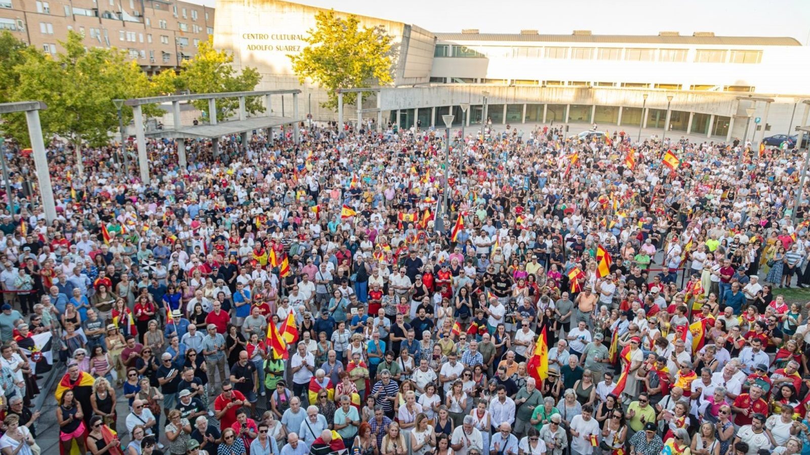 Tres Cantos expresa su apoyo a Ceuta en una concentración Tres Cantos expresa su apoyo a Ceuta en una concentración