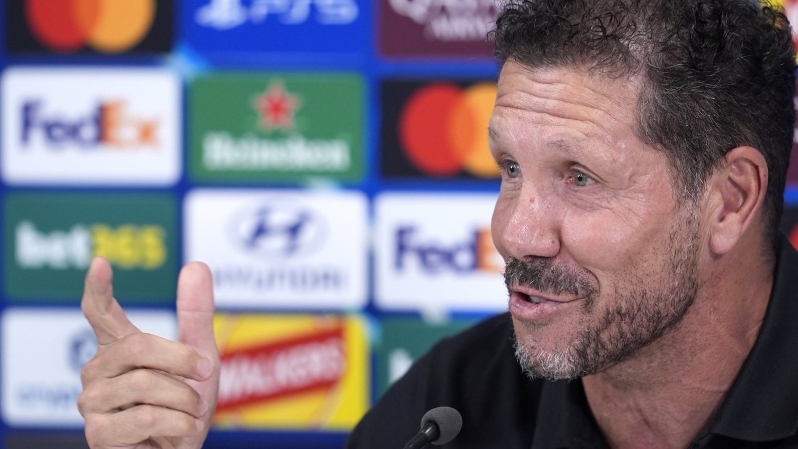 Simeone pide al Atlético más equilibrio antes de visitar a la Real Sociedad Simeone pide al Atlético más equilibrio antes de visitar a la Real Sociedad