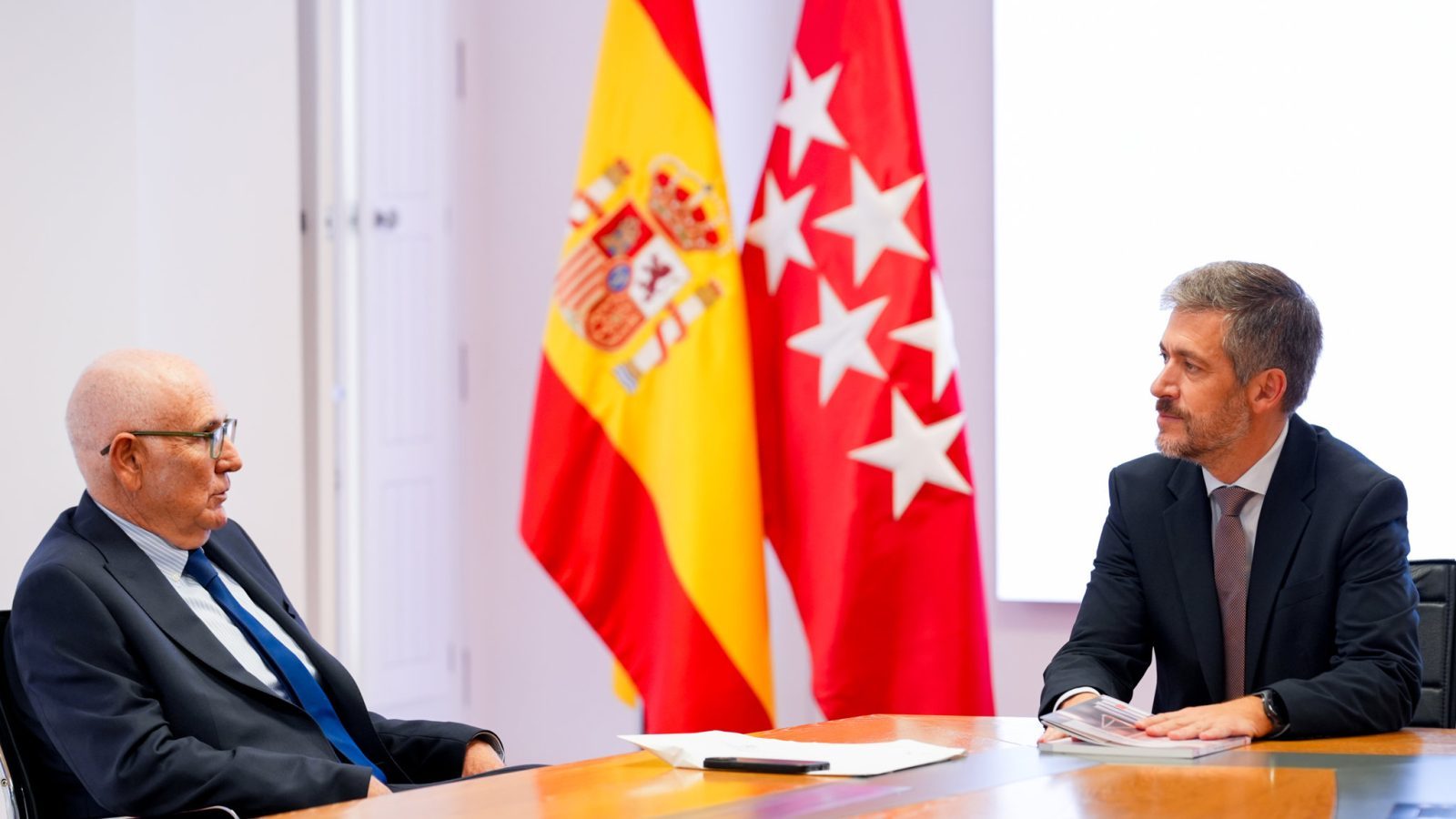La Comunidad recibe la Memoria de Actividades de la Audiencia Provincial