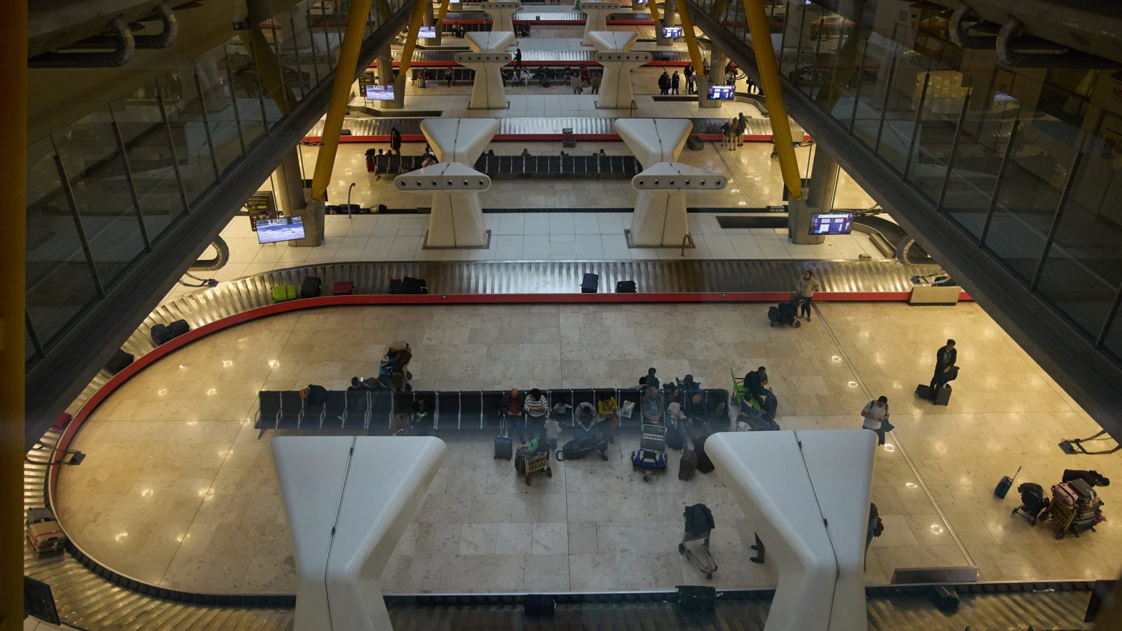 La Guardia Civil desarticula la red que estafó 90.000 euros en Barajas