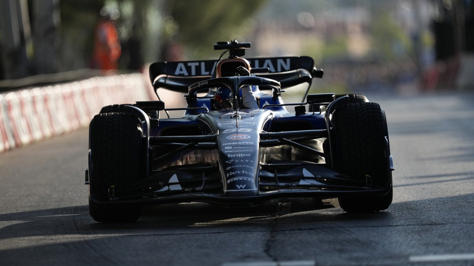 Madrid activa cinco lanzaderas gratuitas y refuerza Metro y Cercanías ante 345.000 asistentes de la F1 Madrid activa cinco lanzaderas gratuitas y refuerza Metro y Cercanías ante 345.000 asistentes de la F1