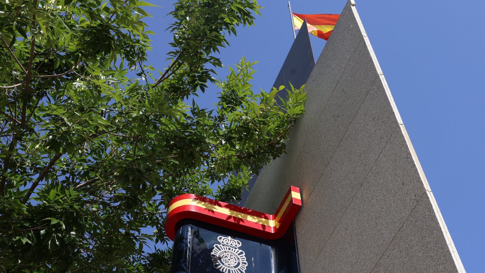 Detenido un Policía Nacional en Móstoles por entregar su arma reglamentaria Detenido un Policía Nacional en Móstoles por entregar su arma reglamentaria