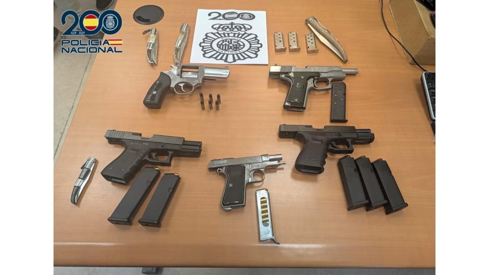 Detenidos 13 integrantes de un clan en Tetuán con pistolas y armas blancas Detenidos 13 integrantes de un clan en Tetuán con pistolas y armas blancas