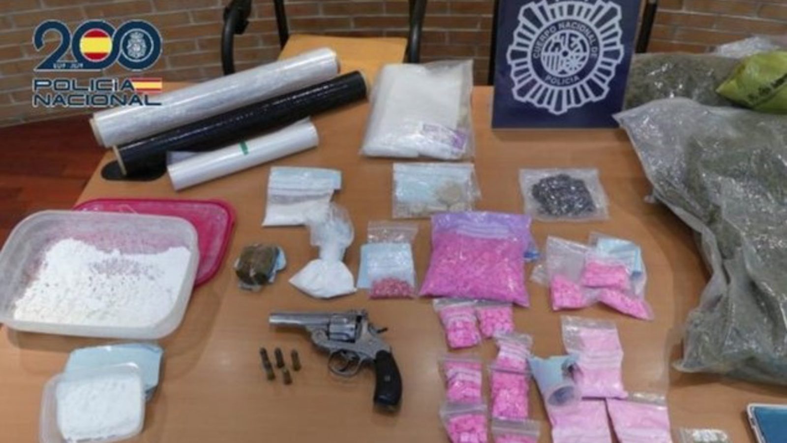 La Policía Nacional detiene en Getafe a dos personas tras intervenir más de 6 kilos de drogas La Policía Nacional detiene en Getafe a dos personas tras intervenir más de 6 kilos de drogas