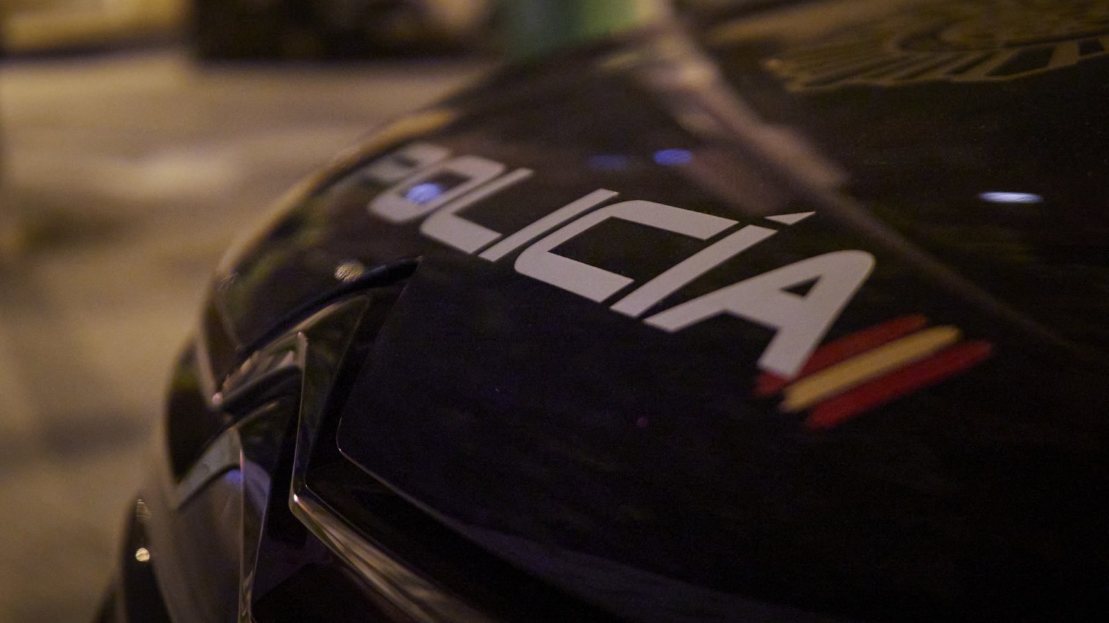 La Policía Nacional detiene a dos hombres por robar y agredir al encargado de una tienda en el distrito Centro La Policía Nacional detiene a dos hombres por robar y agredir al encargado de una tienda en el distrito Centro