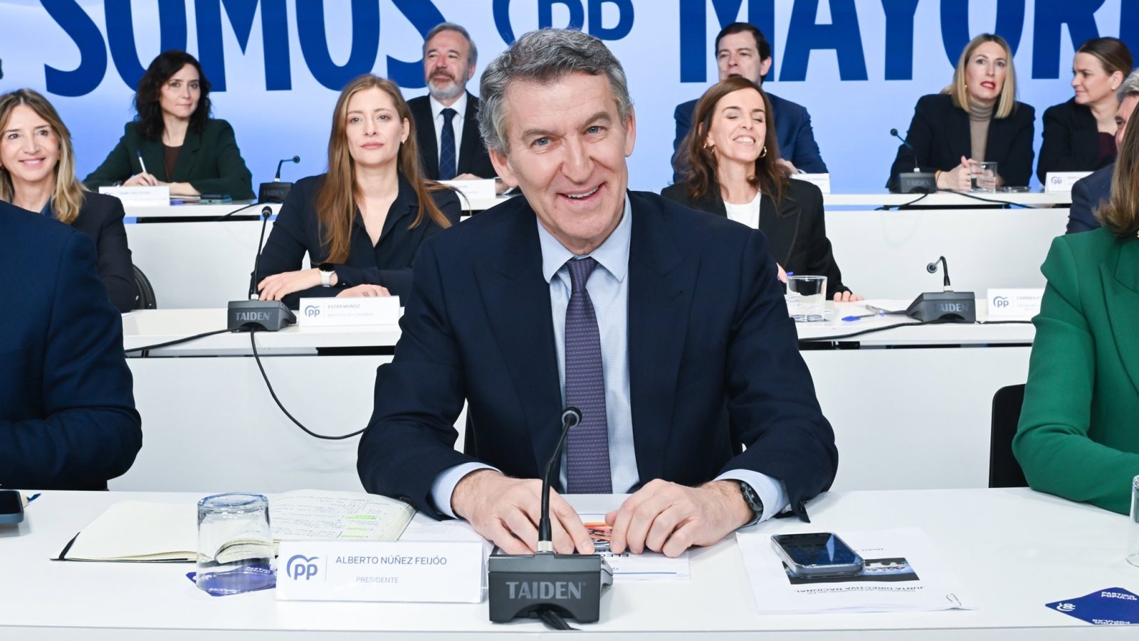 Feijóo reúne a la cúpula del PP para abordar Ceuta y preparar el 2027