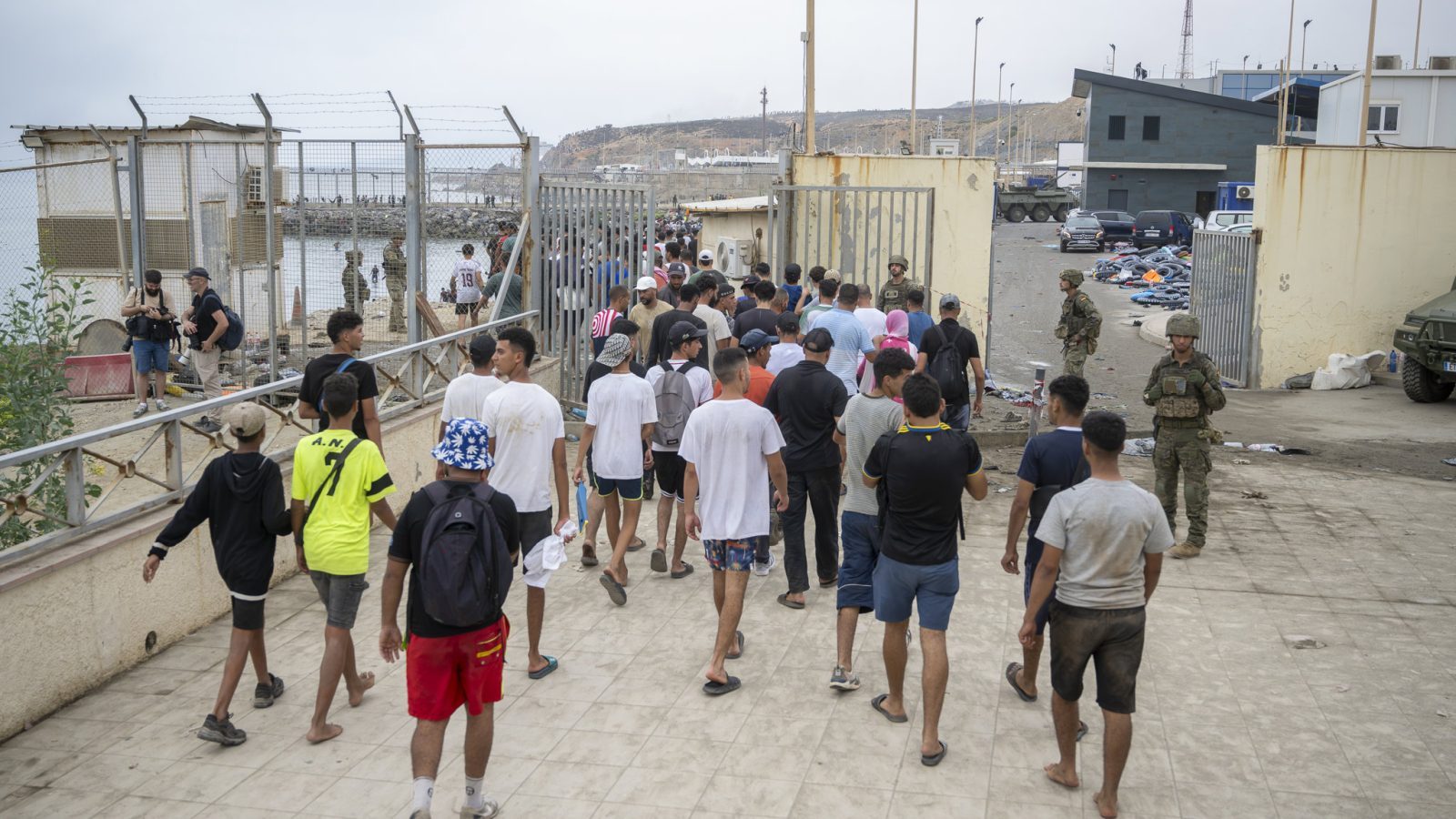 El Gobierno asume el control del puerto de Ceuta para los inmigrantes