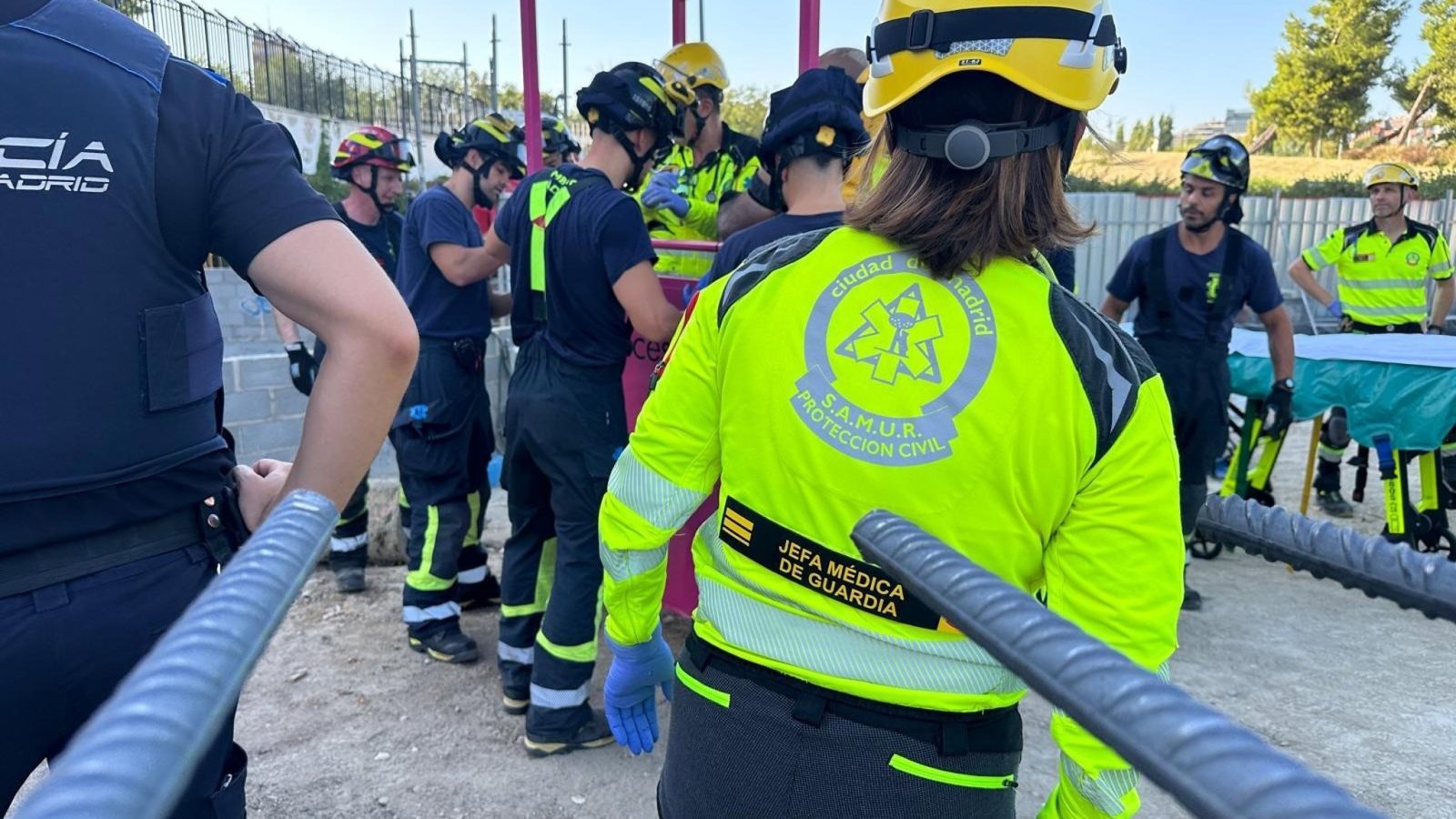 Un obrero de 51 años, grave tras precipitarse 5 metros dentro de un pozo en Carabanchel Un obrero de 51 años, grave tras precipitarse 5 metros dentro de un pozo en Carabanchel