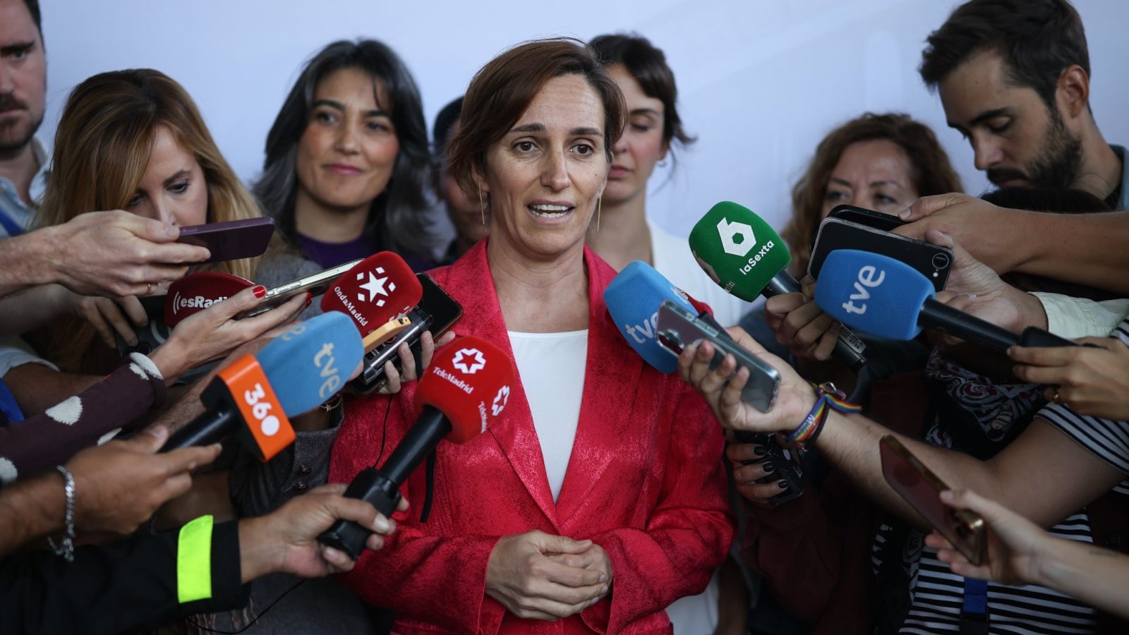Mónica García acusa a Ayuso de gastar 100 millones de euros públicos en la F1 Mónica García acusa a Ayuso de gastar 100 millones de euros públicos en la F1