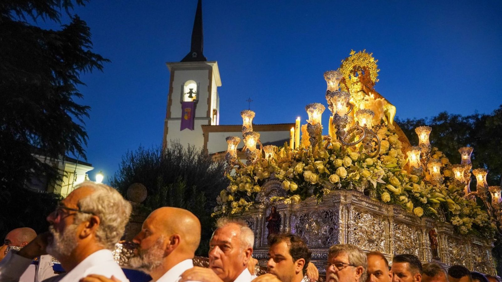 La procesión central de Pozuelo reúne a miles de vecinos con la Virgen de la Consolación La procesión central de Pozuelo reúne a miles de vecinos con la Virgen de la Consolación