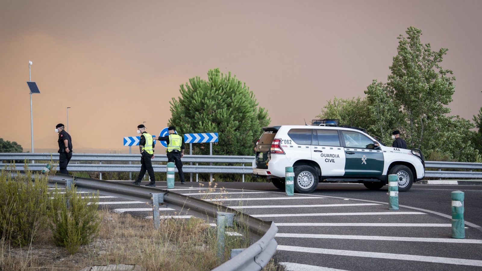 La Comunidad reabre la M-505 tras estabilizar el incendio junto a Santa María de la Alameda La Comunidad reabre la M-505 tras estabilizar el incendio junto a Santa María de la Alameda